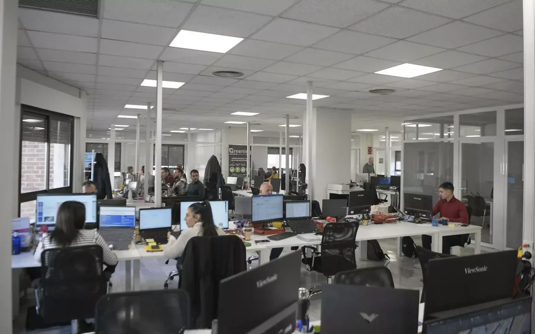 La empresa granadina Greening Group cierra un millonario acuerdo para construir y operar proyectos fotovoltaicos en España